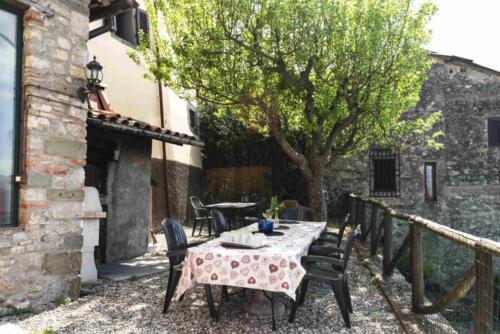 Garden with wood oven and bbq